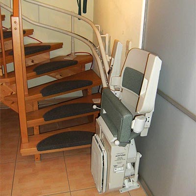 Treppenlift innen kurvig 1